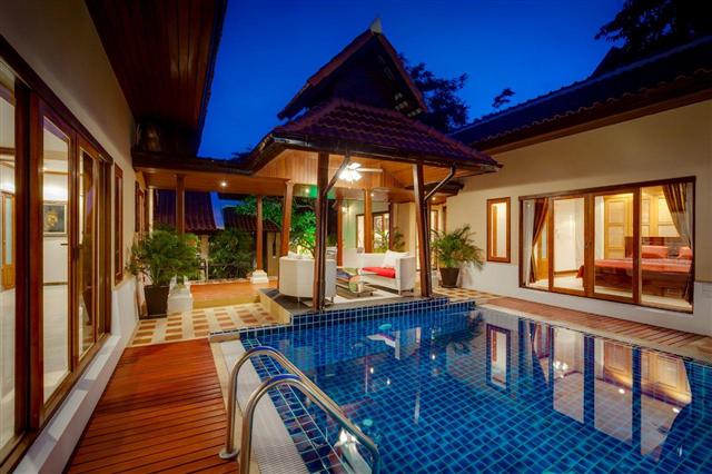 House with swimming pool